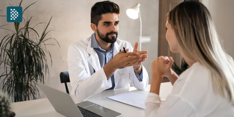médico usa comunicação afetiva para lidar com emoções do paciente