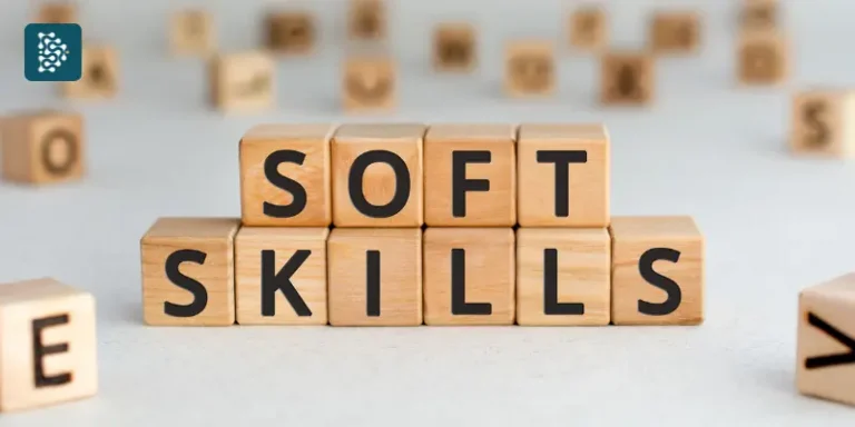 Dados de madeira com Letras escrevendo Soft Skills