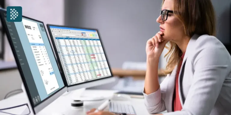 médica olhando painel de informações com dados sobre clínica médica