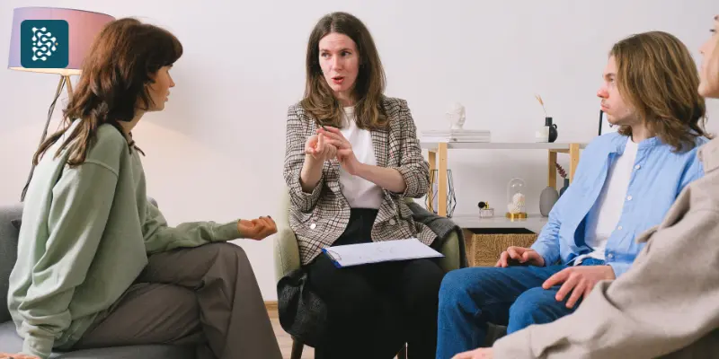 Humanização na Saúde durante roda de conversa entre médica e familiares do paciente