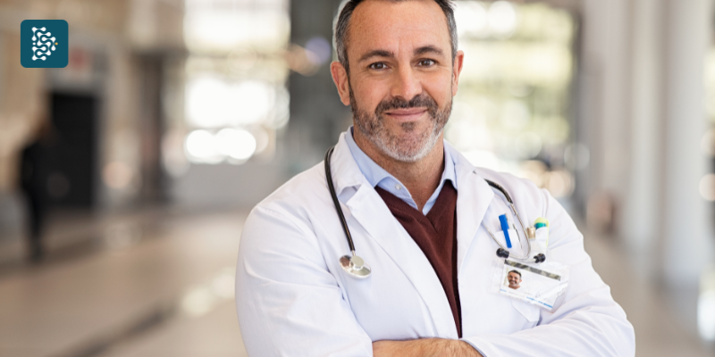 marketing médico em pose confiante para redes sociais
