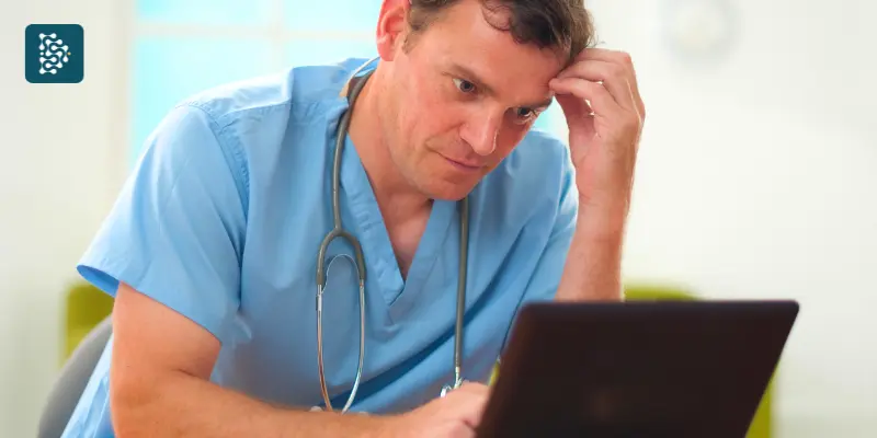 Médico preocupado com as glosas