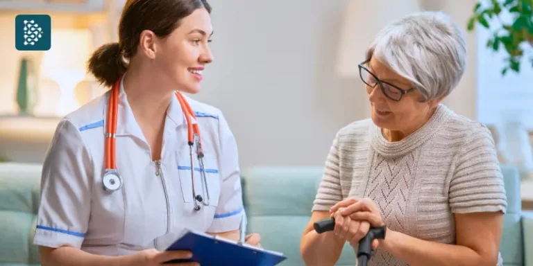 Pacientes felizes com empatia no atendimento médico, representando o que as pessoas querem no atendimento com apoio do Datasigh.