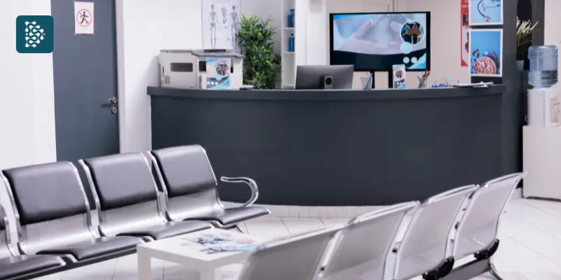 decoração em tons de cinza com azul em clínica