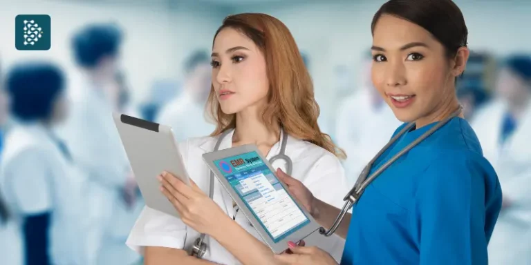 Enfermeiras usando o sistema de gestão hospitalar Datasigh EMR/PEP para acessar prontuário eletrônico com segurança e agilidade.