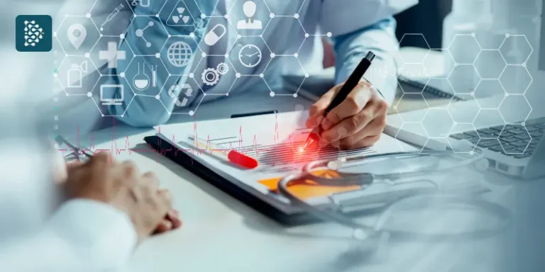 Médico escreve dados clínicos com tecnologia digital; healthtechs transformam hospitais e clínicas com inovação.
