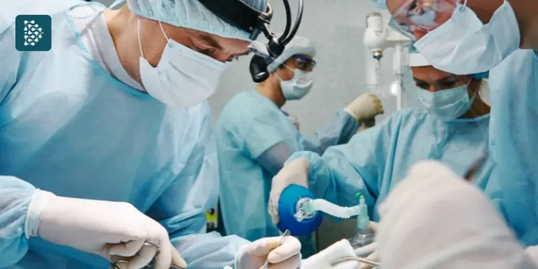 Tabela CBHPM - médico realizando procedimento em centro médico
